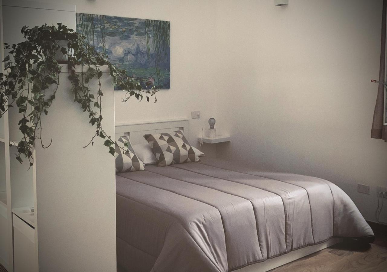 Satyria Apartments Taranto Ngoại thất bức ảnh